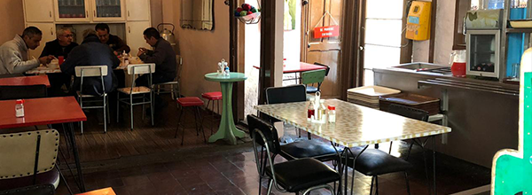 Hasta que te encontré: Antigüedades, cuadros y buena comida