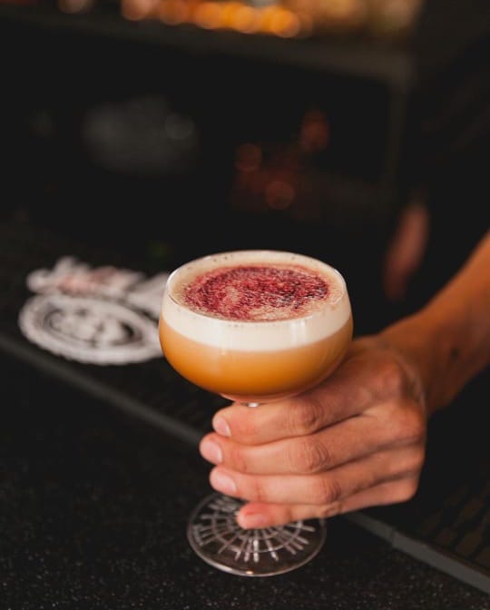 DEmencia: un restobar DElicioso y DEsatado